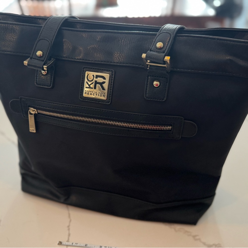 Kenneth Cole Reaction Black Zippered Tote